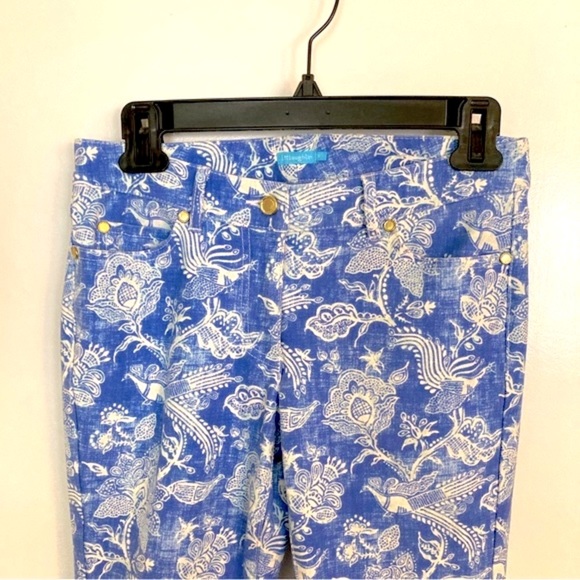 J. McLaughlin Size 0, blue and white floral print Jeans - Picture 4 of 12